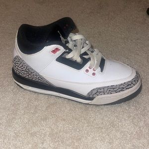Jordan’s 3s Retro! Worn a Couple times! Unisex💋